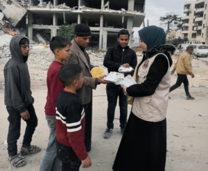 توزيع وجبات الإفطار من خلال فريق سواعد فلسطين