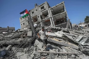 دمرت الحرب المباني والمنازل والمستشفيات وأصبحت العديد من العائلات بلا مأوى