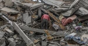 العائلات المفقودة تحت الركام في غزة، أصبحت واقعًا مأساويًا لعائلات طُمست تحت ركام المنازل المدمّرة
