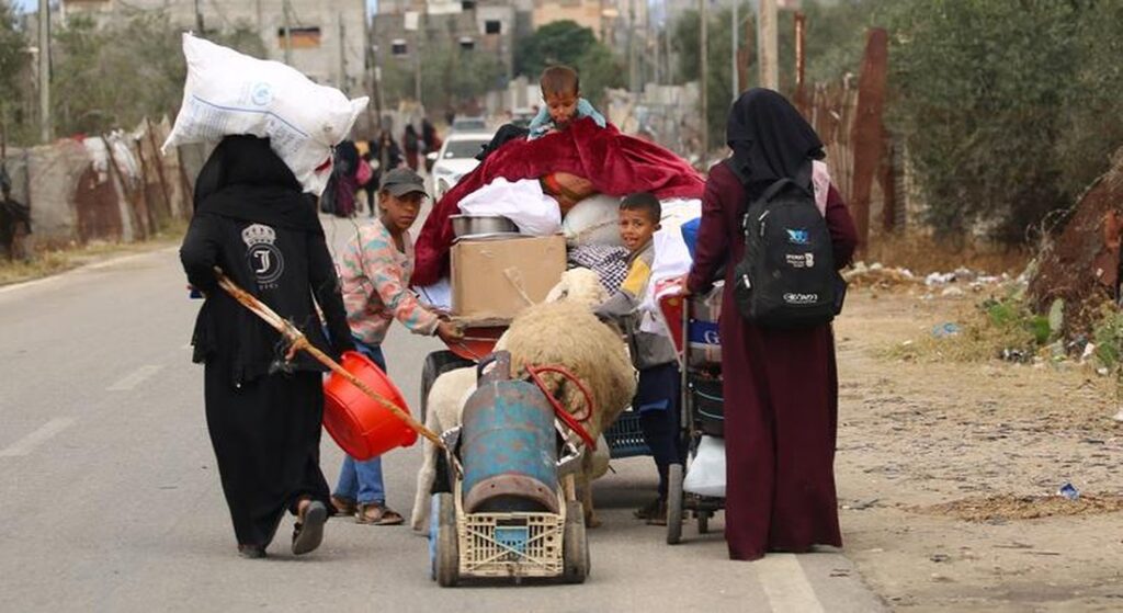 التحديات المتفاقمة التي تواجه النساء في غزة يوميا