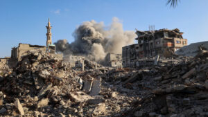 يواصل الاحتلال الإسرائيلي خرق وقف إطلاق النار واستمرار العدوان في قطاع غزة