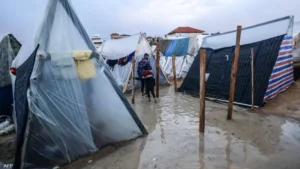 معاناة النازحين في ظروف الأحوال الجوية الحالية