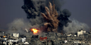 لا تزال غزة تحت النار 