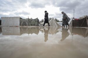 معاناة الأسر في الشتاء 